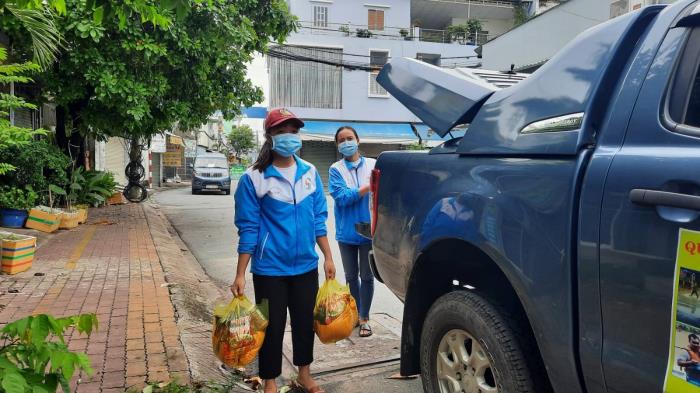 Trao quà đến người dân ở P.Phước Long A và Phước Long B (ngày 19/09/2021)